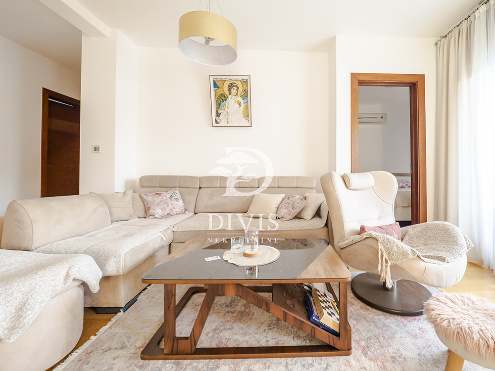 Prodajemo odličan troiposoban stan  87m2  Vojislava Ilića 1