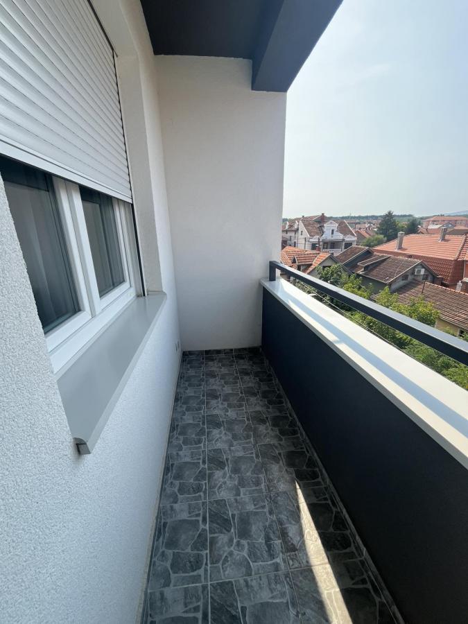 Nov namešten jednosoban stan sa parking mestom 7