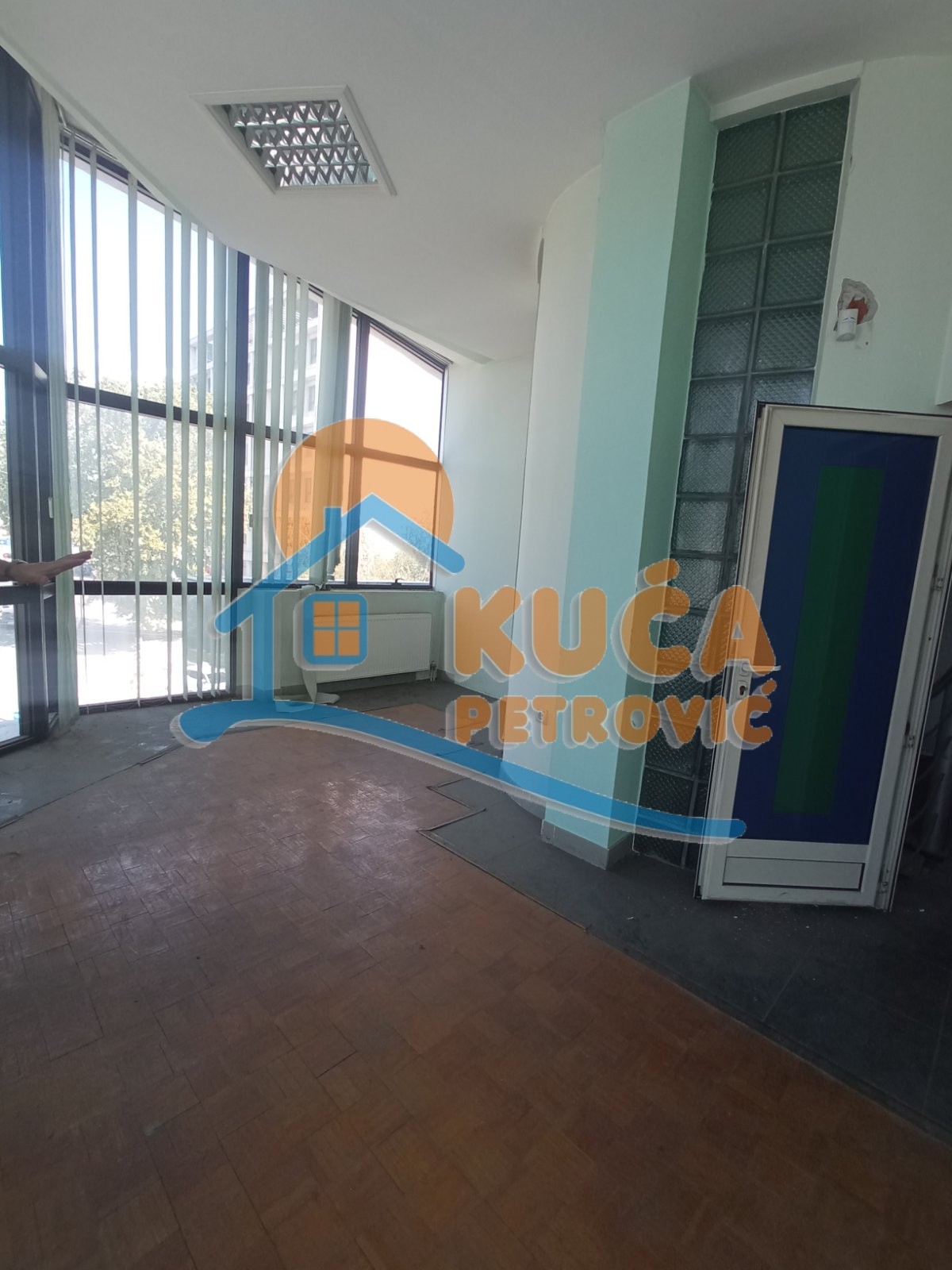 Lokal, 450 m2, Crveni Pevac, Sinđelićev trg ID: i-012170 6