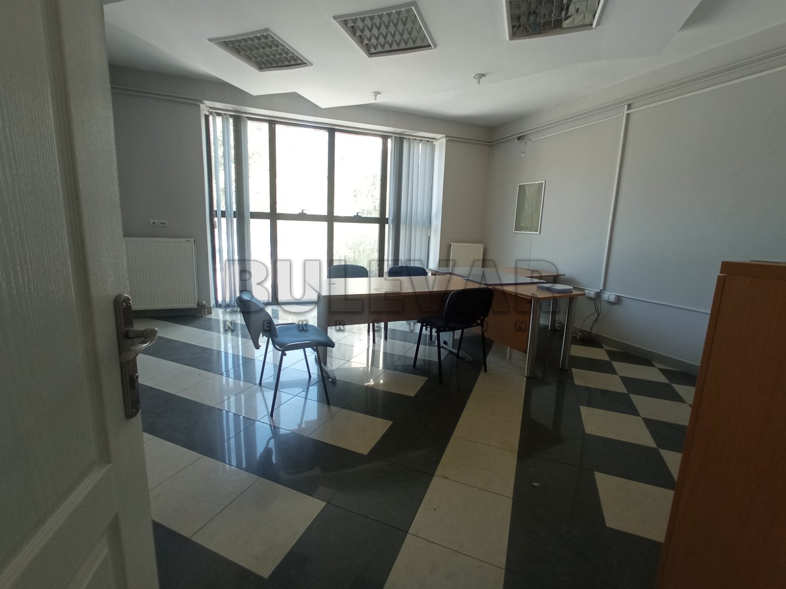Lokal, 450 m2, Crveni Pevac, Sinđelićev trg ID: i-012170 1