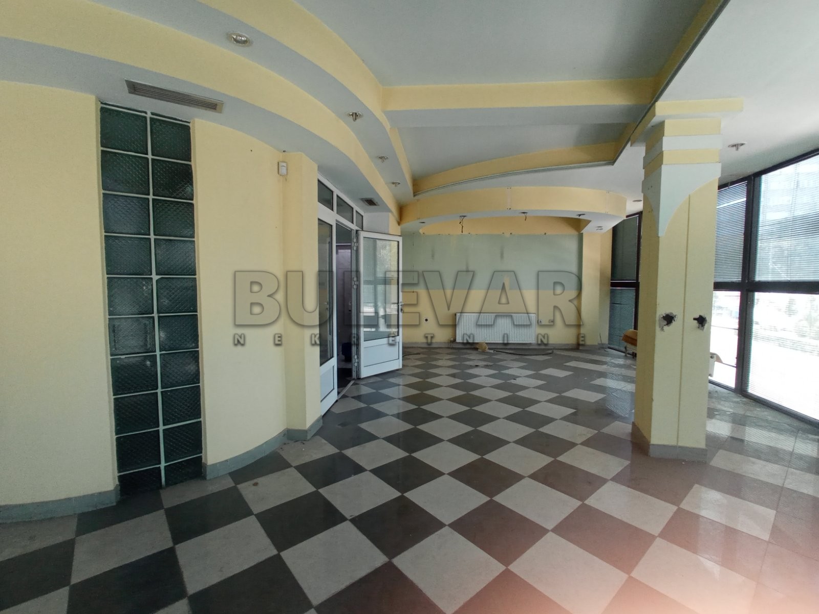 Lokal, 450 m2, Crveni Pevac, Sinđelićev trg ID: i-012170 2