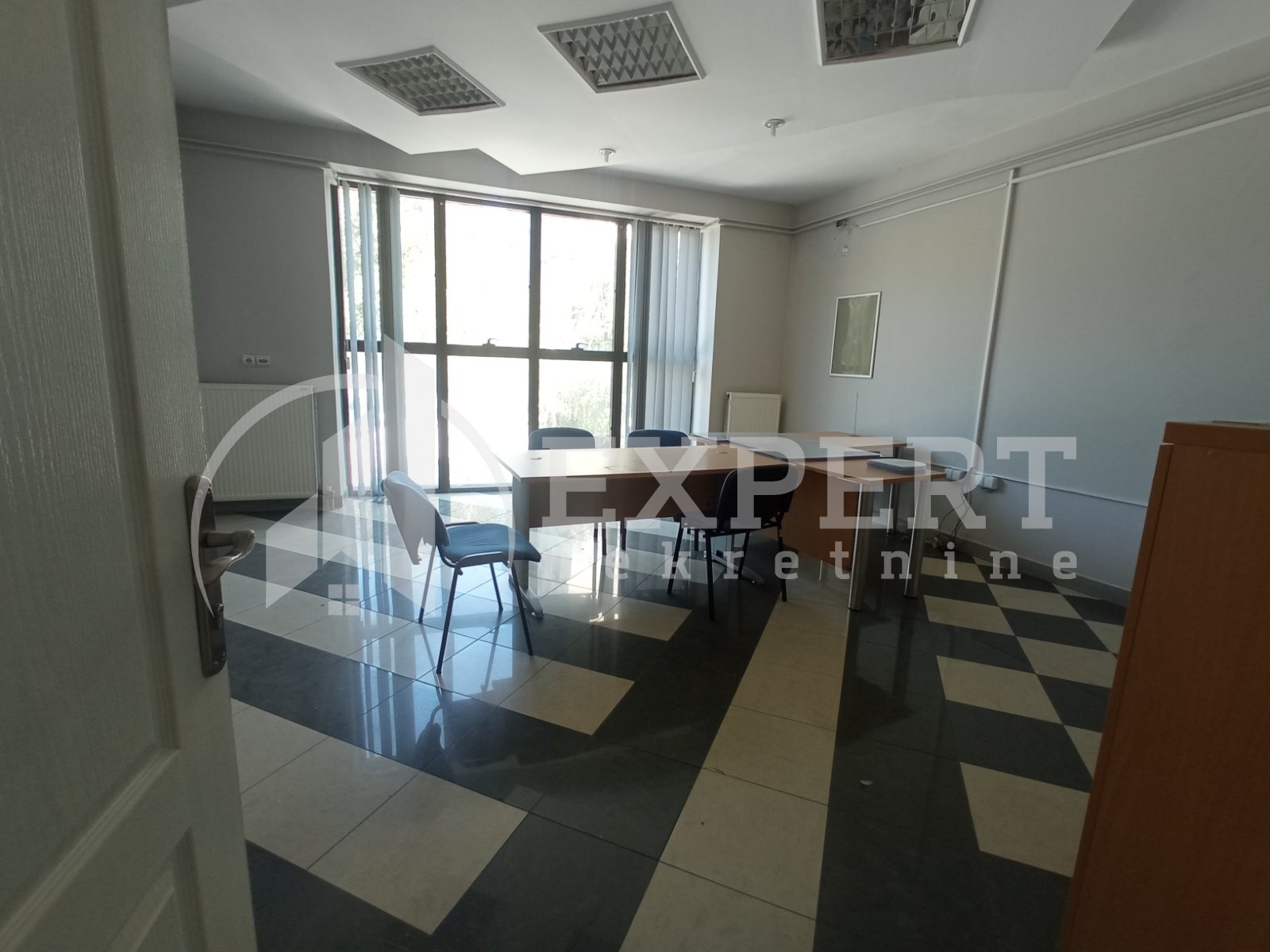 Lokal, 450 m2, Crveni Pevac, Sinđelićev trg ID: i-012170 1
