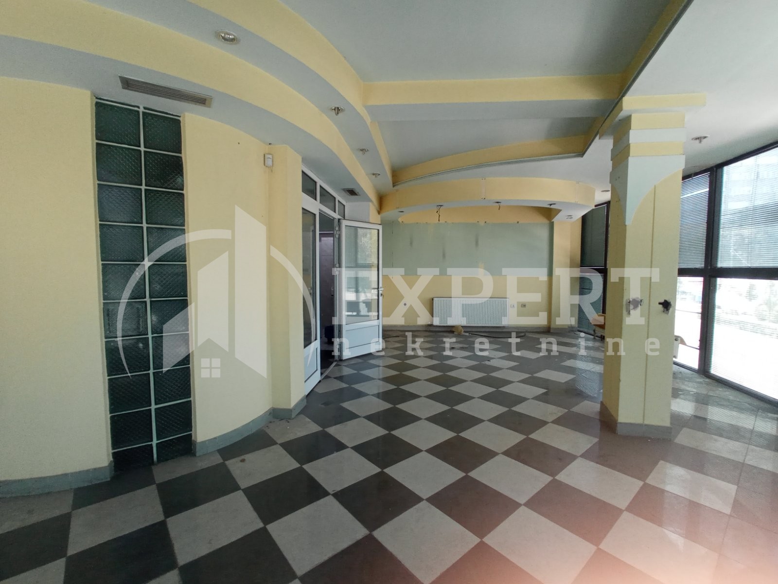 Lokal, 450 m2, Crveni Pevac, Sinđelićev trg ID: i-012170 2