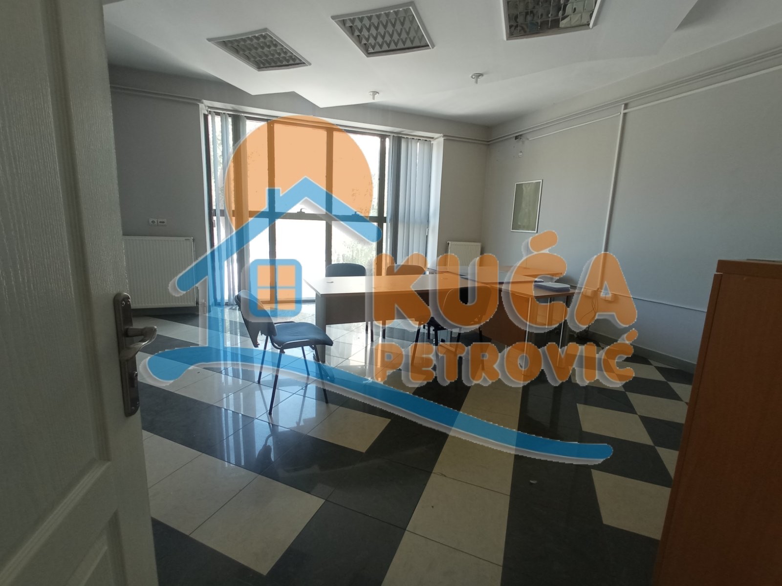 Lokal, 450 m2, Crveni Pevac, Sinđelićev trg ID: i-012170 1