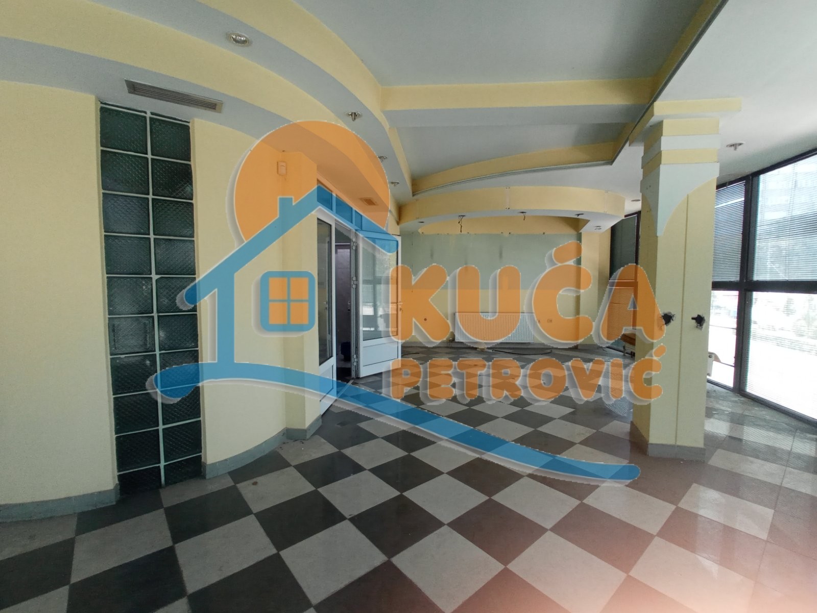 Lokal, 450 m2, Crveni Pevac, Sinđelićev trg ID: i-012170 2