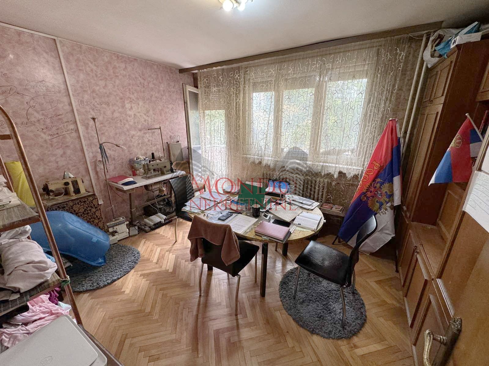 Cetvorosoban stan u samom centru grada ul Nikole Pasica 12