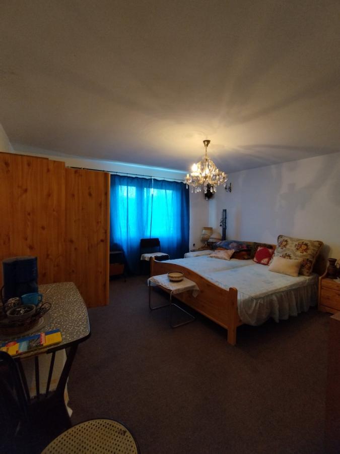 Dve kuce sa velikim placem 20