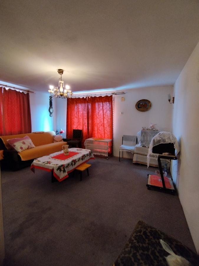 Dve kuce sa velikim placem 27