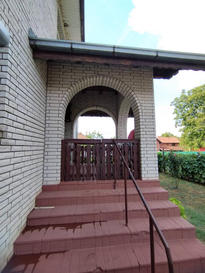 Dve kuce sa velikim placem 36