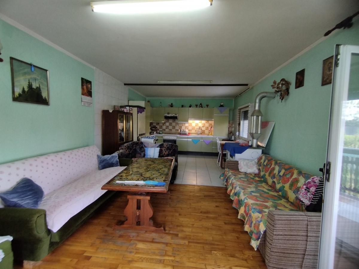 Dve kuce sa velikim placem 2