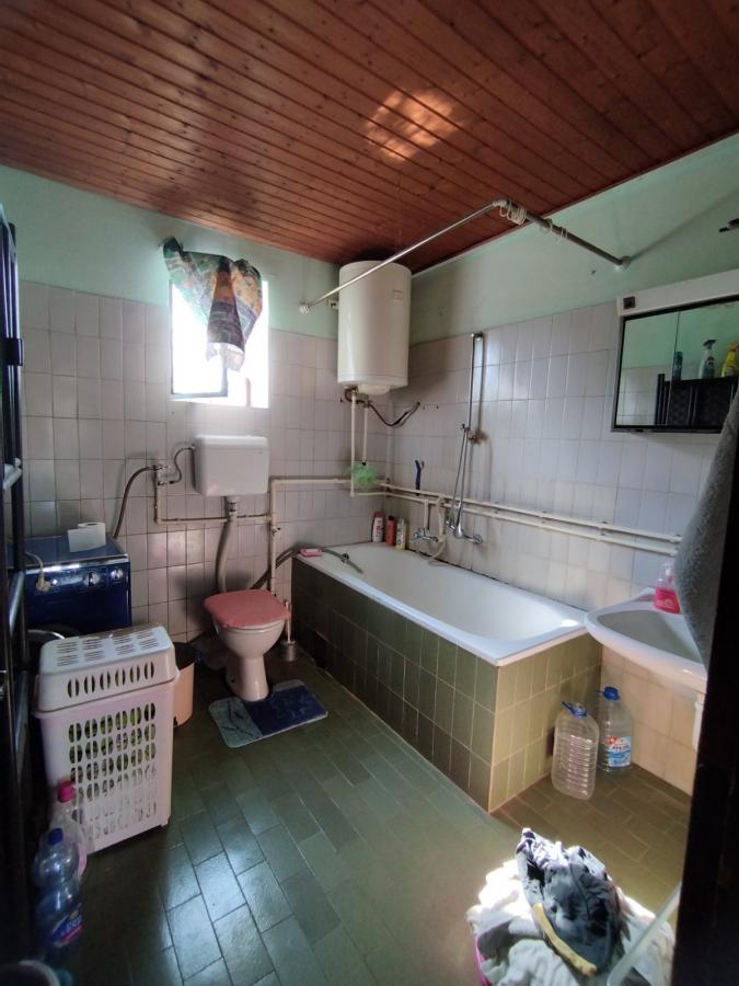 Dve kuce sa velikim placem 7