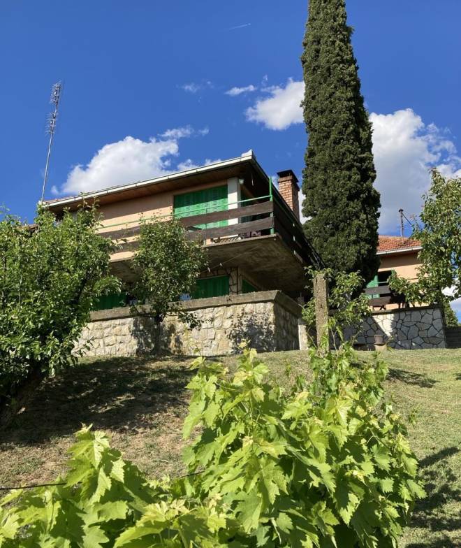 Prodajemo uknjiženu kuću  Crveni breg  103m2 Grocka 1