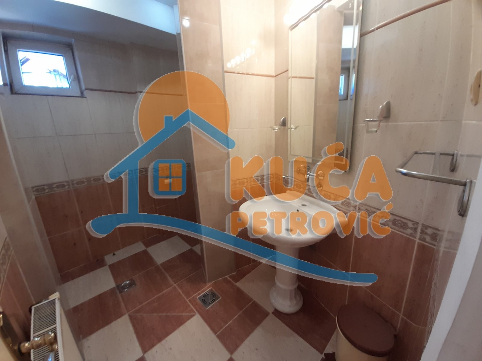 četvorosobna kuća, 670 m2, Šojka, Stevana Nemanje ID: i-012206 18