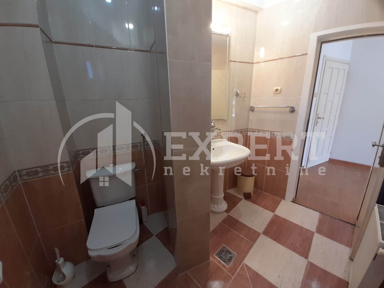 četvorosobna kuća, 670 m2, Šojka, Stevana Nemanje ID: i-012206 19