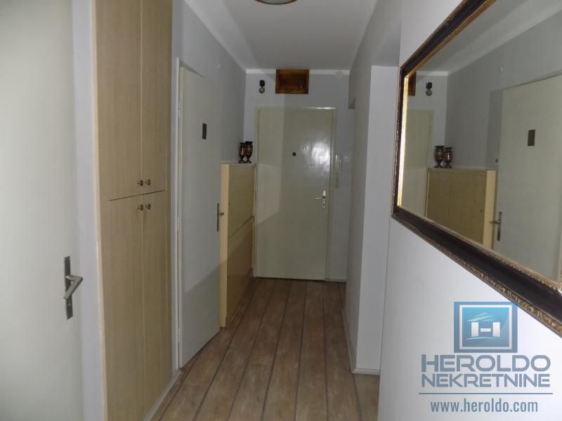 Izdaje se stan na Gradskom Keju 2