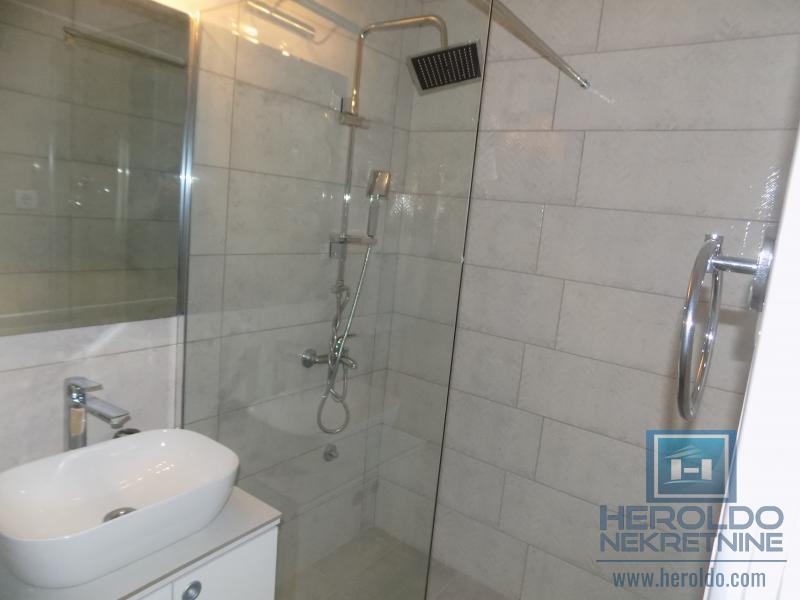 Izdaje se stan na Gradskom Keju 8