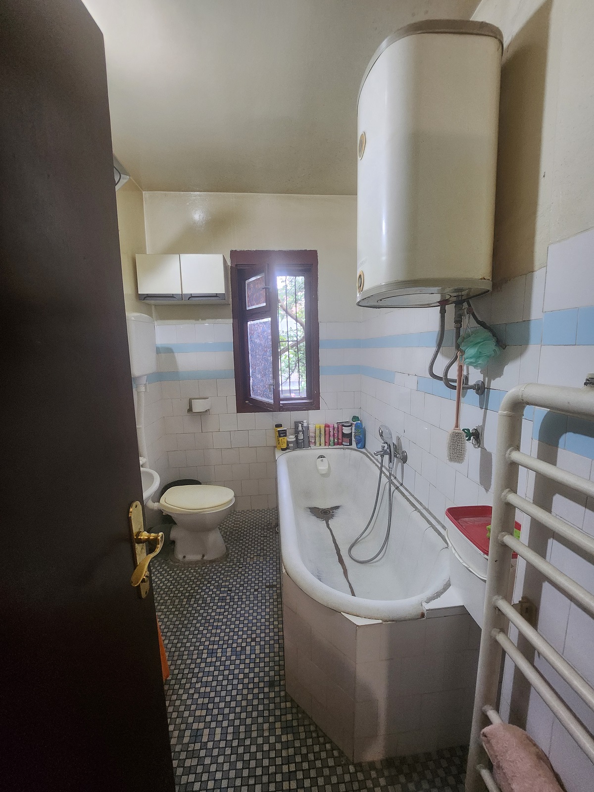 Šestosoban stan sa garažom kod Aviv parka  109m2 5