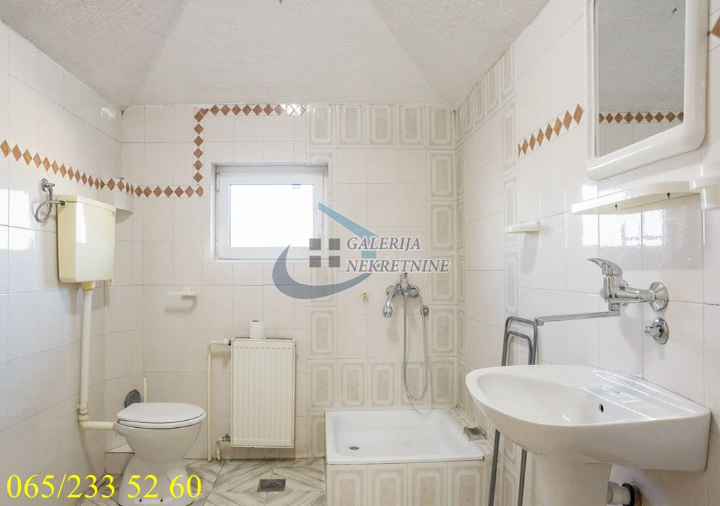 Voždovac  Autokomanda   Esad Pašina 176m2 5