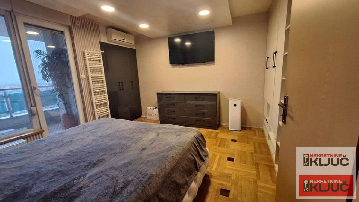 BULEVAR EVROPE, 108m2, Penthouse, Lux sa 2 Garažna mesta 17