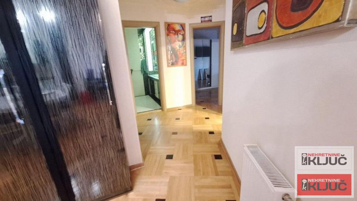 BULEVAR EVROPE, 108m2, Penthouse, Lux sa 2 Garažna mesta 9