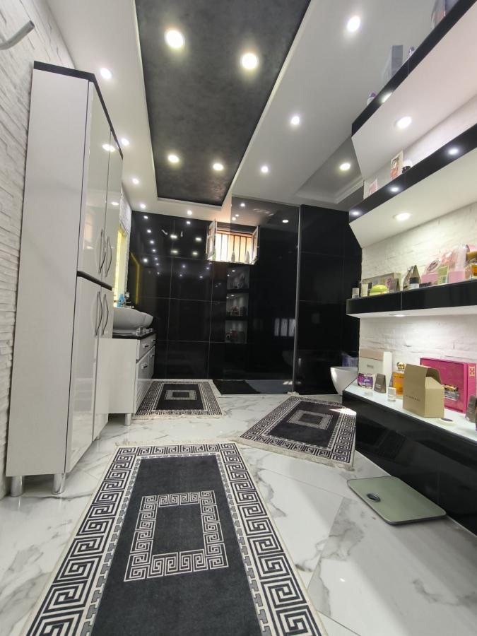 Na prodaju luksuzno nameštena kuća 17