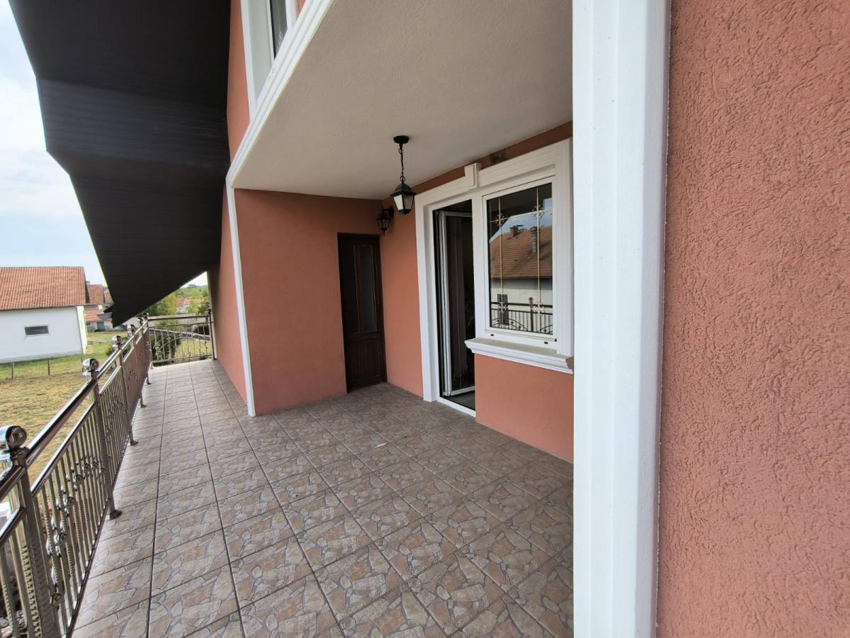 Na prodaju luksuzno nameštena kuća 21