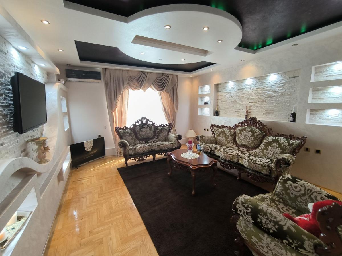 Na prodaju luksuzno nameštena kuća 10