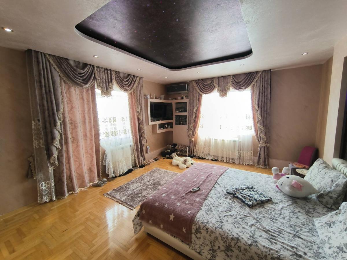 Na prodaju luksuzno nameštena kuća 11