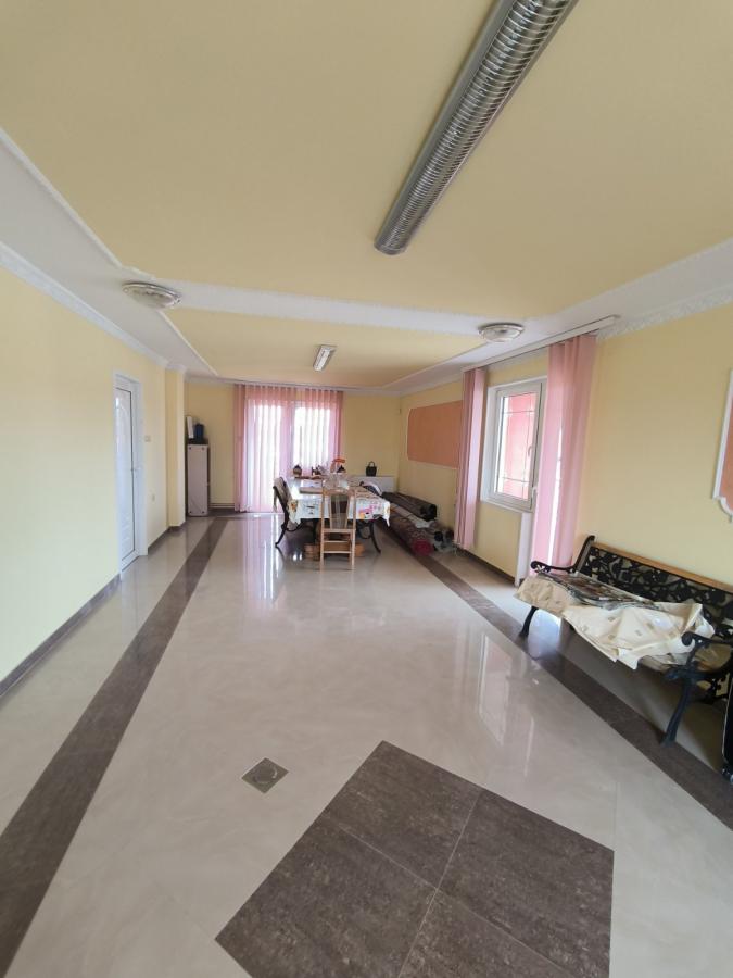 Na prodaju luksuzno nameštena kuća 14