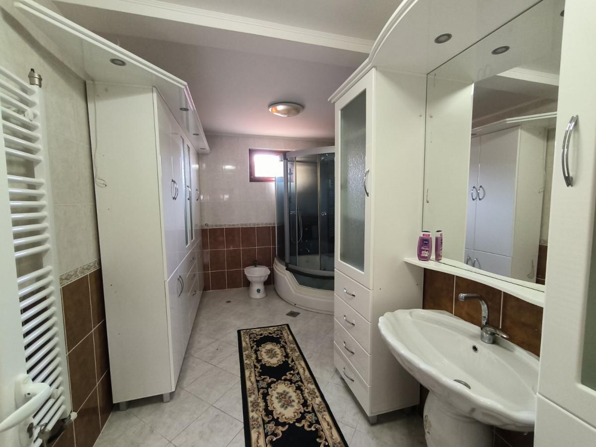 Na prodaju luksuzno nameštena kuća 15