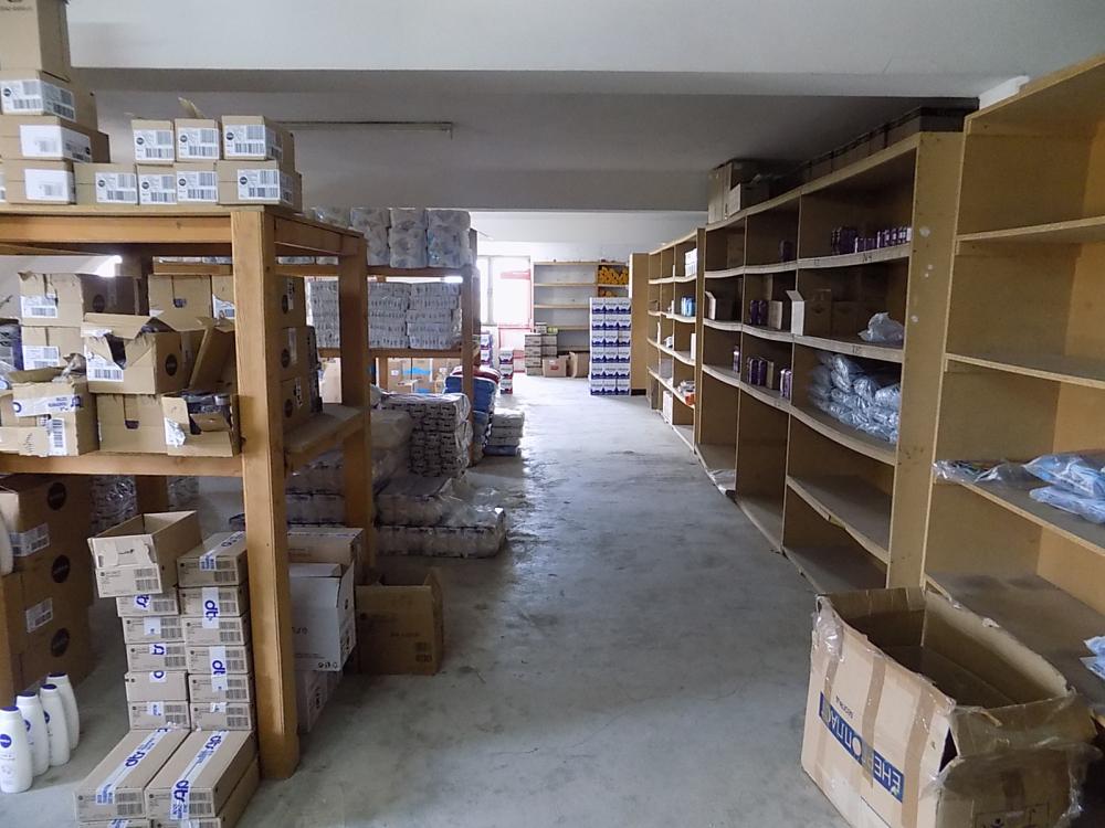 Hala za izdavanje sa kancelarijskim prostorom-izuzetno povoljno 15