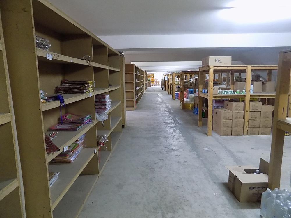 Hala za izdavanje sa kancelarijskim prostorom-izuzetno povoljno 16