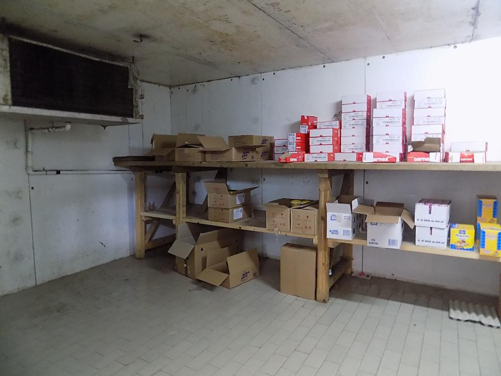 Hala za izdavanje sa kancelarijskim prostorom-izuzetno povoljno 11