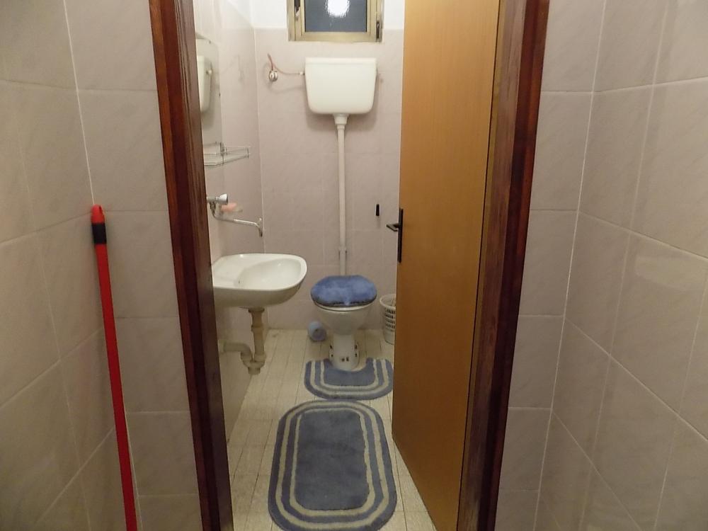 Hala za izdavanje sa kancelarijskim prostorom-izuzetno povoljno 5