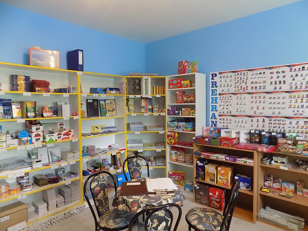 Hala za izdavanje sa kancelarijskim prostorom-izuzetno povoljno 7