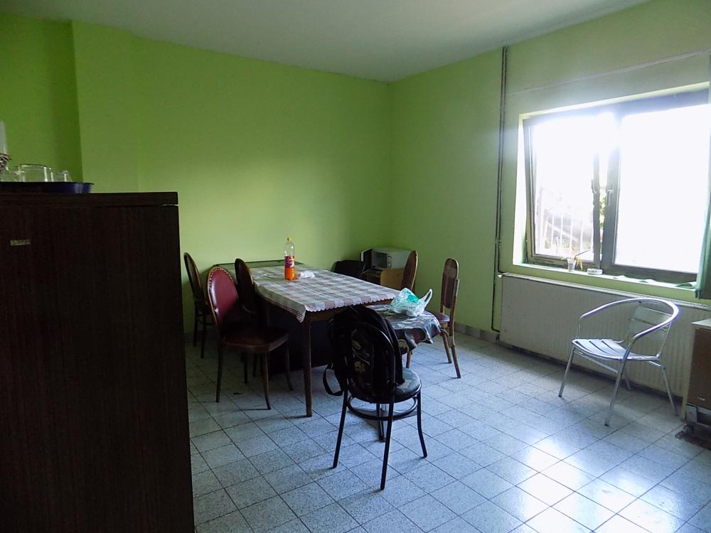 Hala za izdavanje sa kancelarijskim prostorom-izuzetno povoljno 8