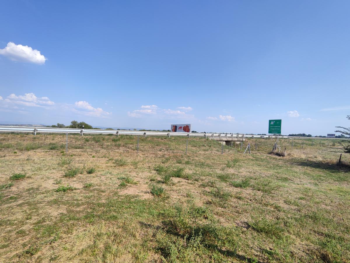 Seosko domaćinstvo u Kočinom selu na dobroj lokaciji 33