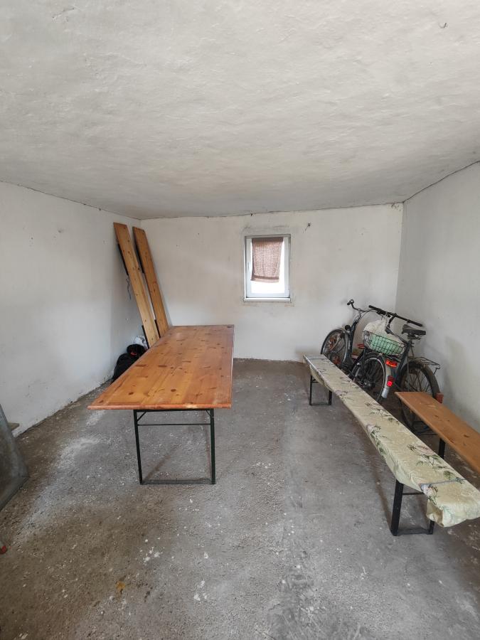 Seosko domaćinstvo u Kočinom selu na dobroj lokaciji 17