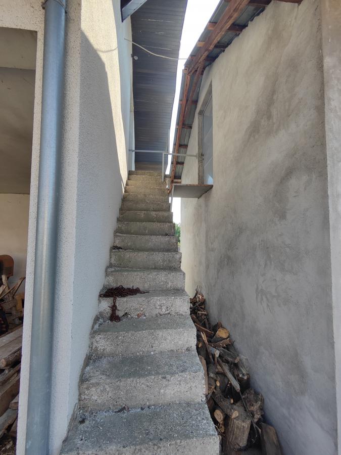 Seosko domaćinstvo u Kočinom selu na dobroj lokaciji 18