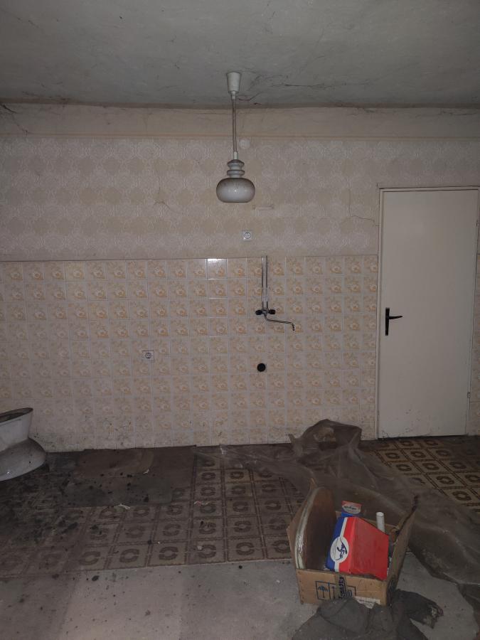 Seosko domaćinstvo u Kočinom selu na dobroj lokaciji 13