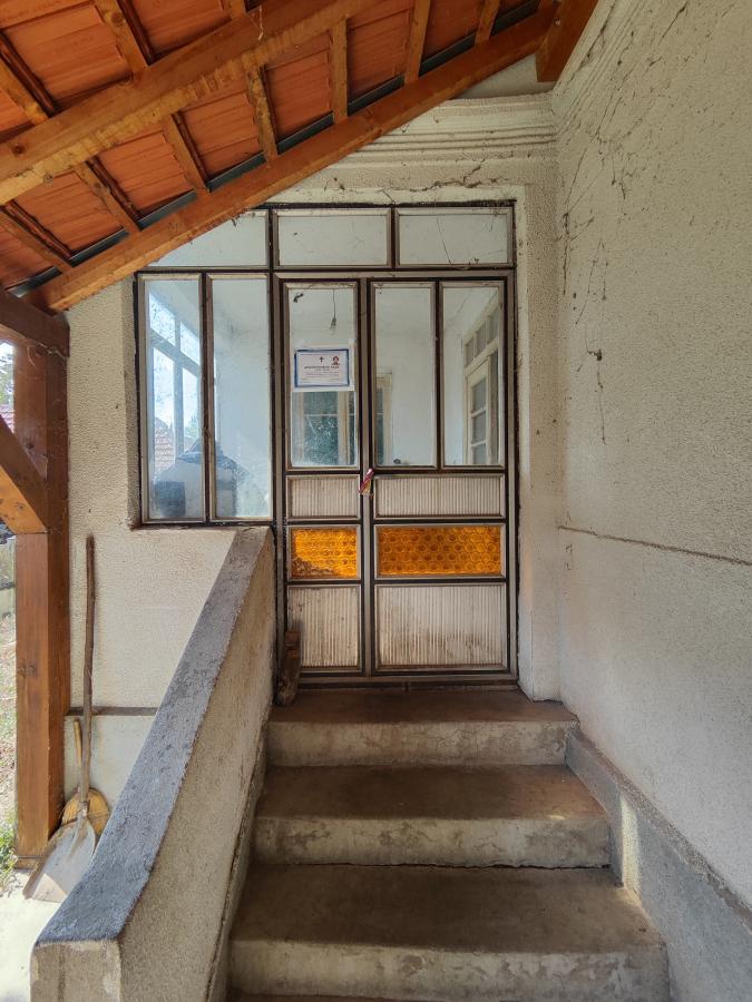 Seosko domaćinstvo u Kočinom selu na dobroj lokaciji 3