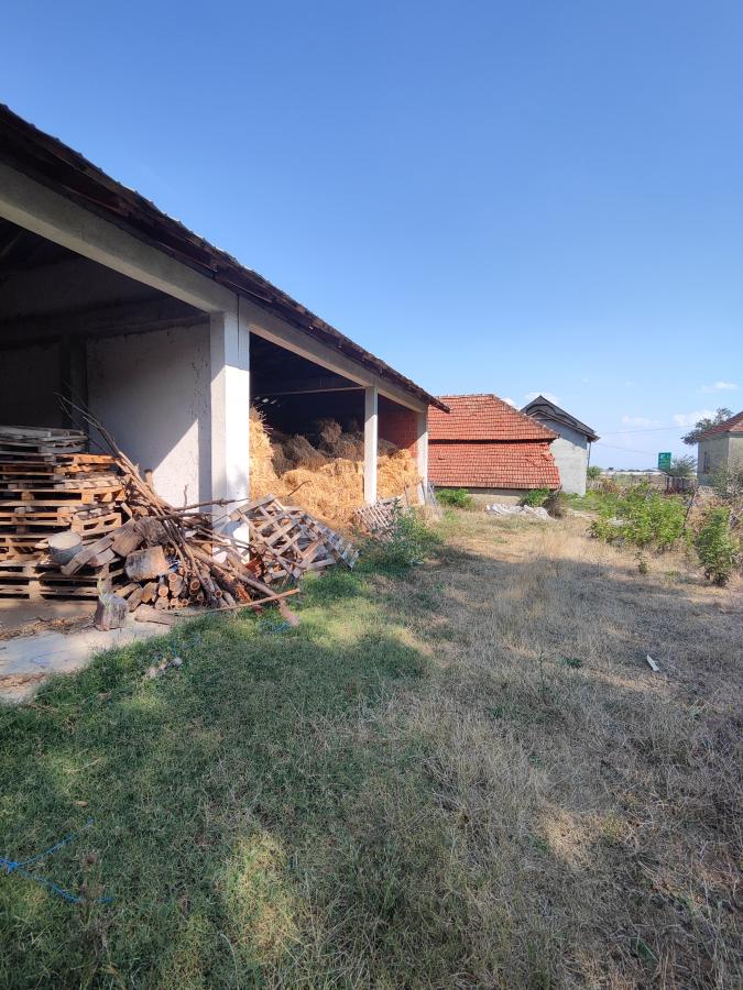 Seosko domaćinstvo u Kočinom selu na dobroj lokaciji 24