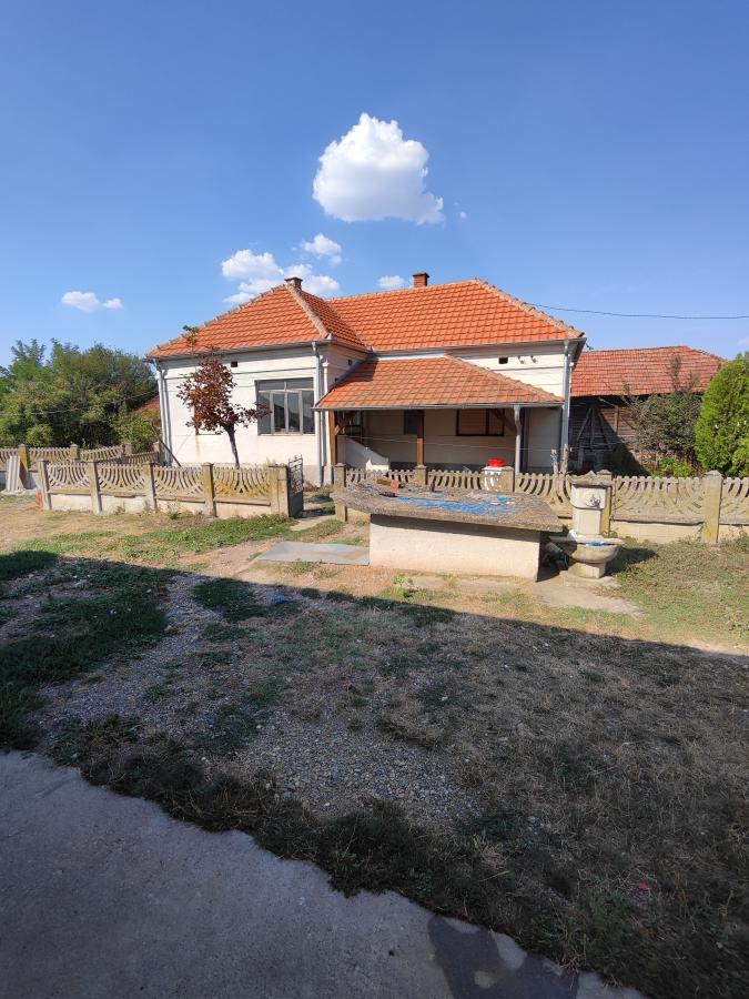 Seosko domaćinstvo u Kočinom selu na dobroj lokaciji 29