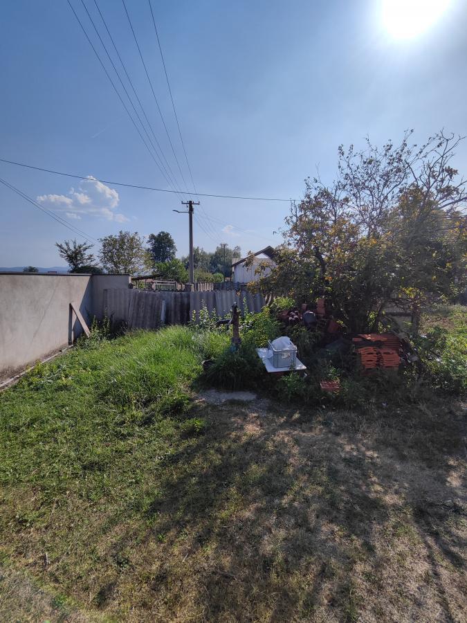 Seosko domaćinstvo u Kočinom selu na dobroj lokaciji 32