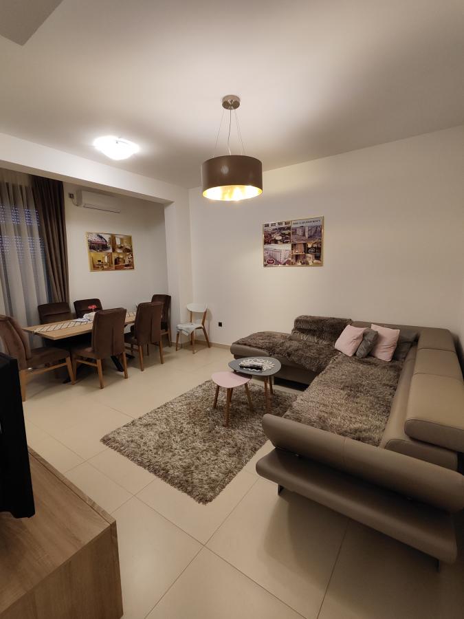 Luksuzno opremljen stan u centru grada 2