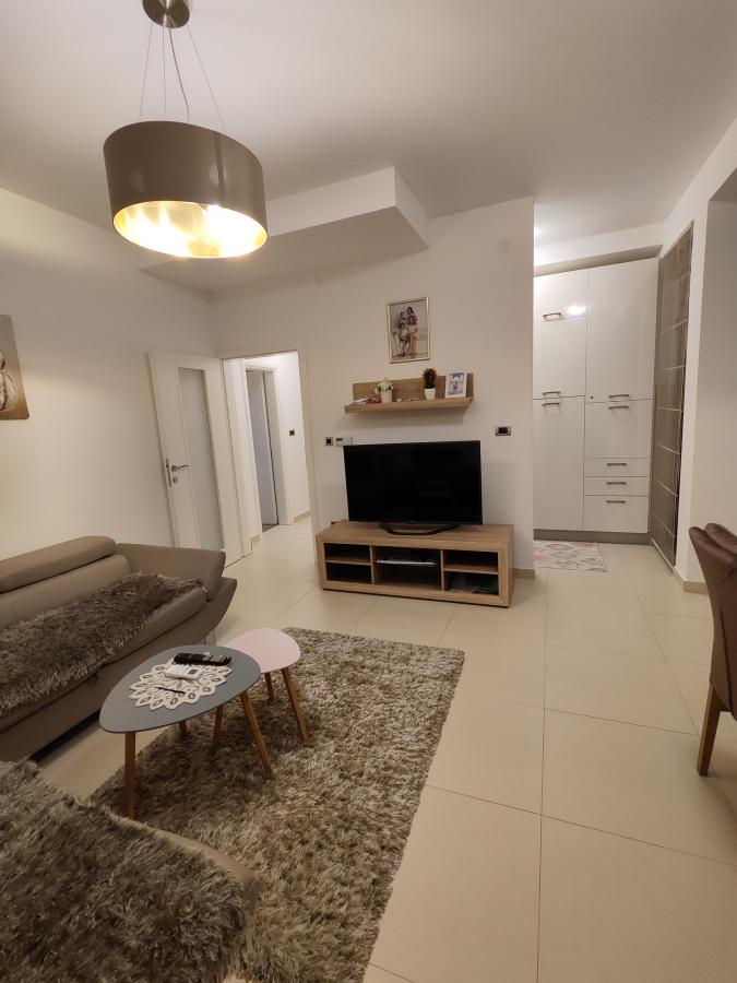 Luksuzno opremljen stan u centru grada 3