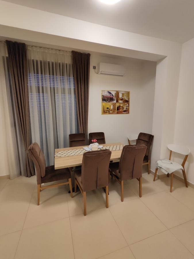 Luksuzno opremljen stan u centru grada 4