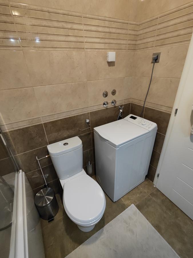 Luksuzno opremljen stan u centru grada 19