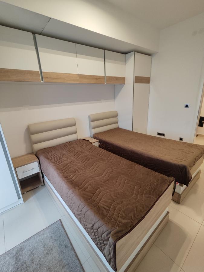 Luksuzno opremljen stan u centru grada 11