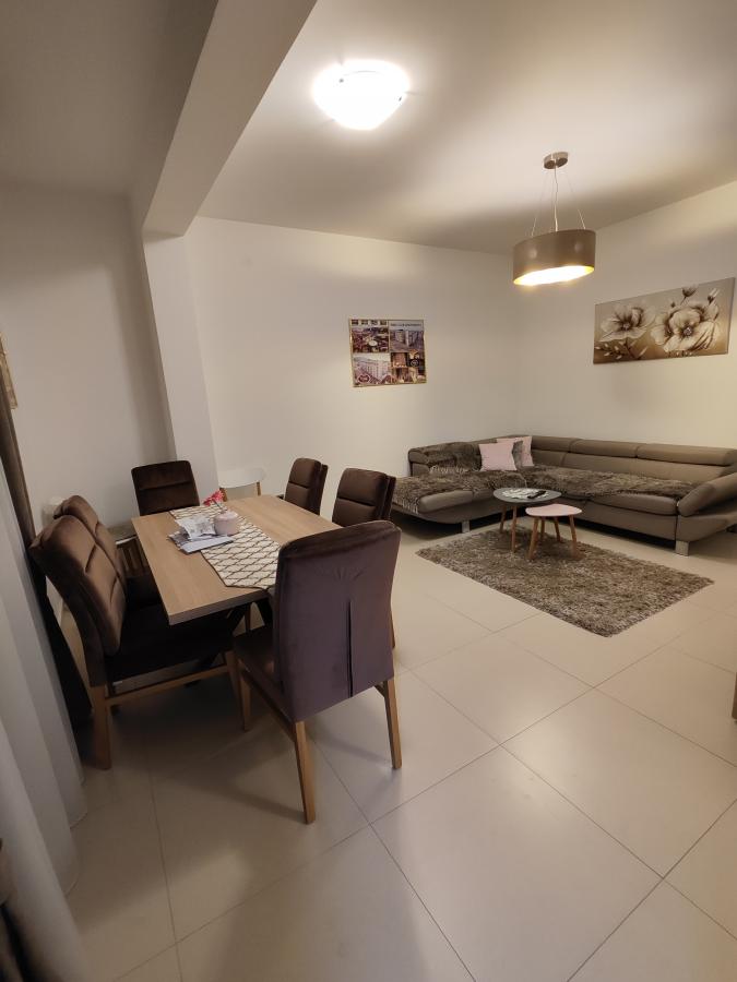 Luksuzno opremljen stan u centru grada 6